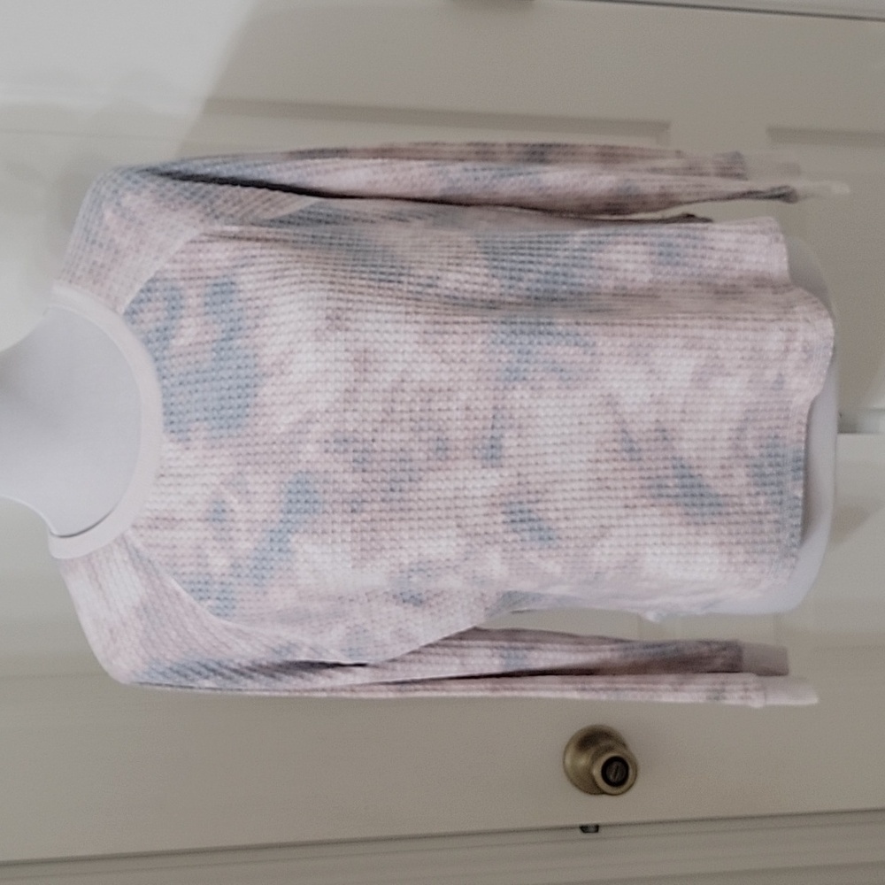 Danskin Size L Muted Pastel Camo Waffle Knit Long Sleeve Top, Exc. Used Cond.